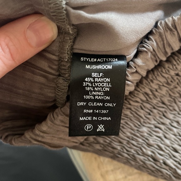 ASTR Terra Bella Square Neck Tie Strap Crop Top in mushroom | Gray | Large - Picture 11 of 11